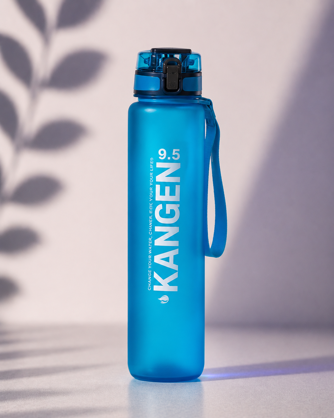 Botella azul de tritán Kangen pH 9.5 con apertura clip, 1 l