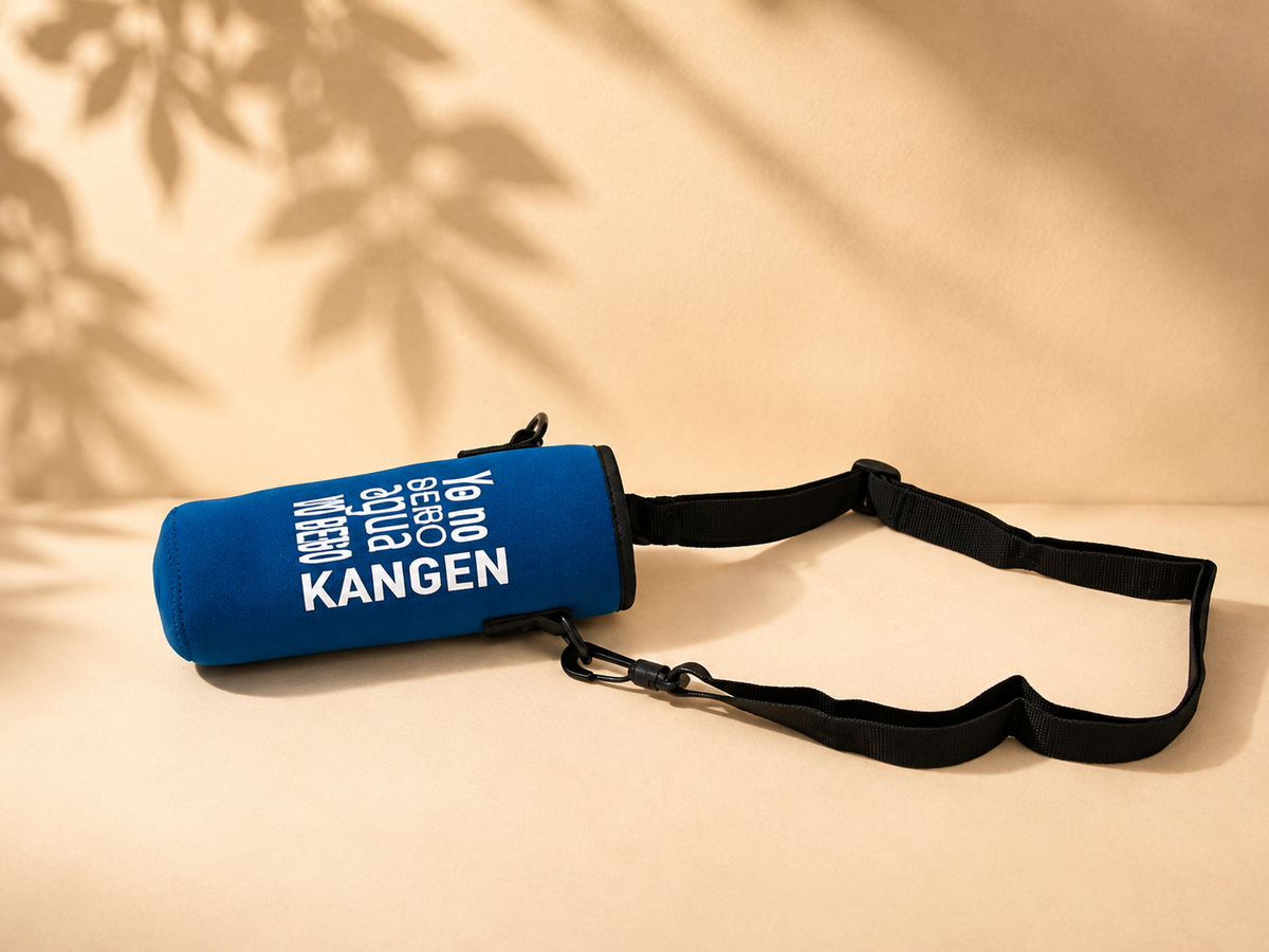 Portabotellas de neopreno azul Kangen con correa ajustable